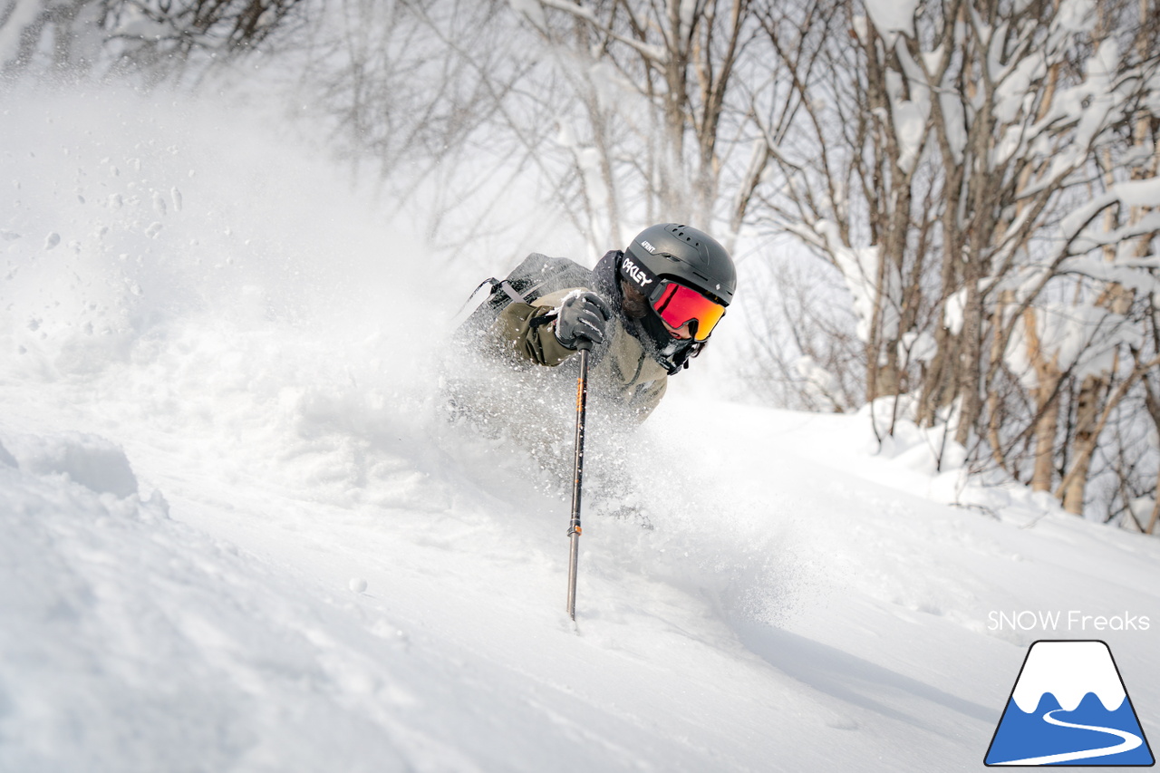 サッポロテイネ｜プロスキーヤー・中西太洋さんが、今季 SNOW Freaks 初登場。コンディション良好なゲレンデ＆パウダーを滑る、そして、撮る！